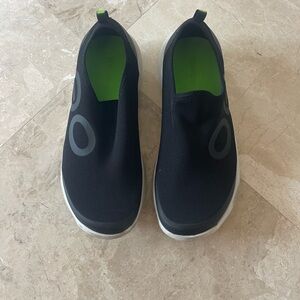OOFOS Black and Gray Athletic Shoes